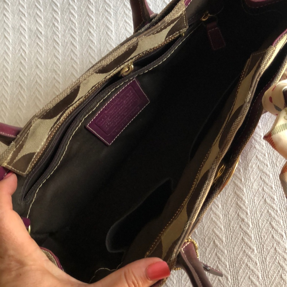 Beautiful Coach Satchel with Scarf and dust cover - Picture 2 of 8